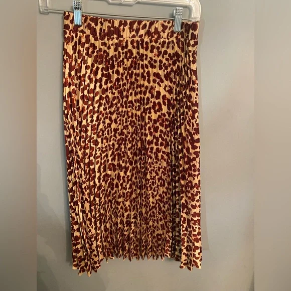 H&M Midi Leopard Print Skirt - Picture 2 of 3